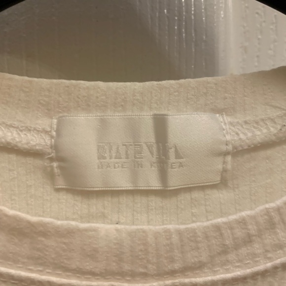 Korean Style Ribbed White Tee - Picture 3 of 4